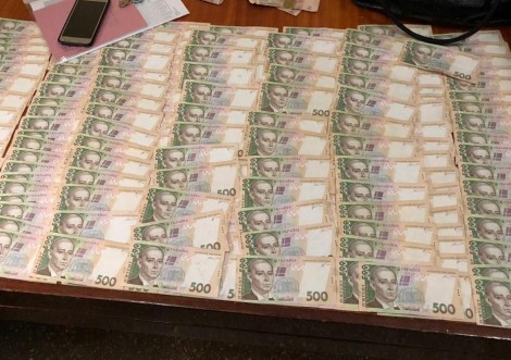 На Сумщині затримано начальника відділу ГУ ДФС у Сумській області під час одержання 90 тис. грн. хабара