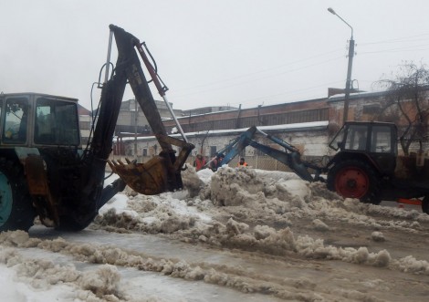 Комунальники продовжують інформувати про боротьбу з відлигою (ФОТО)