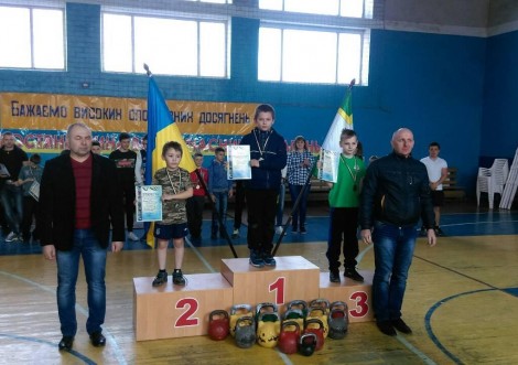 У Тростянці відбувся відкритий Чемпіонат області з гирьового спорту