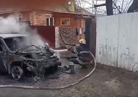 Автомобіль загорівся посеред вулиці