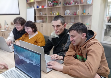 ХАБ «Незламні» запрошує на безкоштовні заняття з комп'ютерної грамотності
