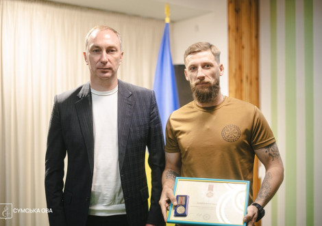 Двоє бійців ДФТГ «Тростянець-1» відзначені державними нагородами до Дня Конституції