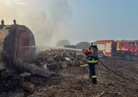 Пожежу в бочці з вугіллям на вулиці 93 Бригади у Тростянці ліквідували рятувальники