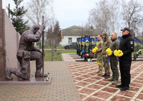Тростянець відзначив День Збройних Сил України покладанням квітів до пам'ятних знаків
