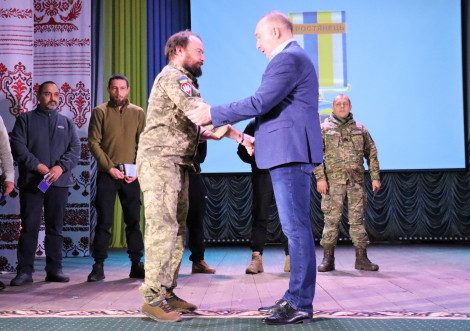 У Тростянці вшанували воїнів та волонтерів з нагоди свята