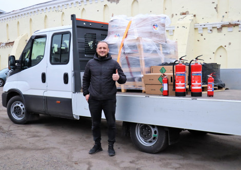 Тростянецька добровольча пожежна команда отримала 44 вогнегасники та пожежні рукави від благодійників