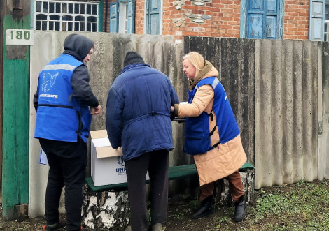 Гуманітарна місія "Проліска" передала набори для утеплення домогосподарств у Дернові