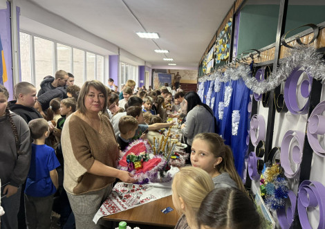 Учні Тростянецького ліцею №1 зібрали 103 888 грн на ЗСУ під час різдвяного ярмарку