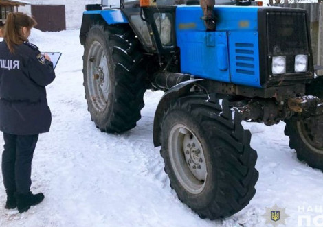 У Тростянці оштрафували чоловіка за використання підробленого посвідчення тракториста