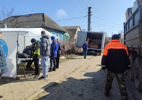 Після атаки дронів гуманітарна місія «Проліска» надала будматеріали постраждалим тростянчанам