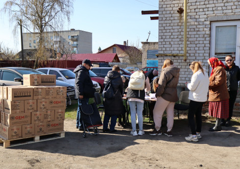 Фонд GEM передав Тростянцю 1440 продуктових наборів для переселенців