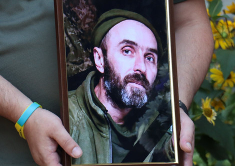 Тростянець провів в останню путь Героя Рустама Вишневського